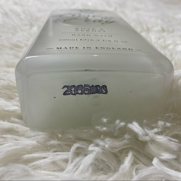 Russell & Windsor Rose Neroli Scented Hand Wash - Picture 6 of 6